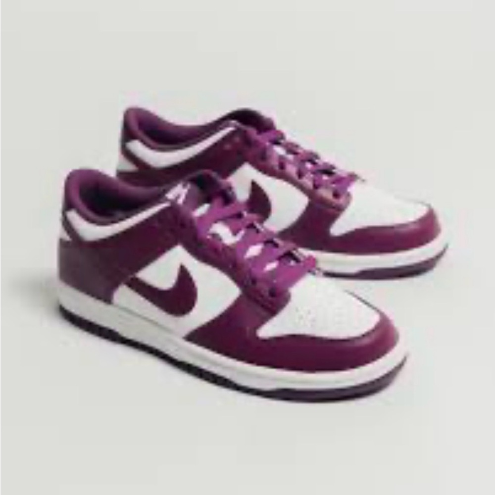 Nike Kids Sneakers in Plum and White